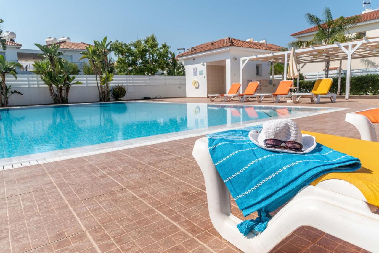 Mythical Sands Resort & Spa, Evilion Apartment パラリムニ エクステリア 写真